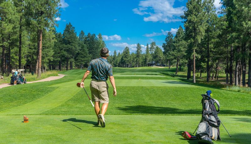 Five Tips for Avoiding Injuries on a Golf Course